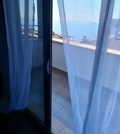 Reyna Sea View *